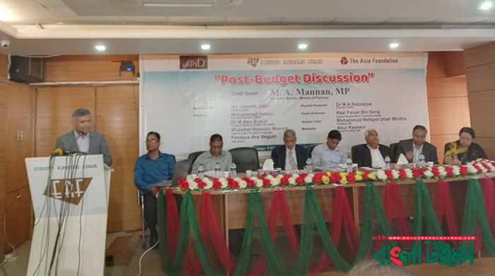 ব্যাংকগুলো ডলার বিনিময় হারের নামে লুটপাট চালাচ্ছে: এফবিসিসিআই সভাপতি